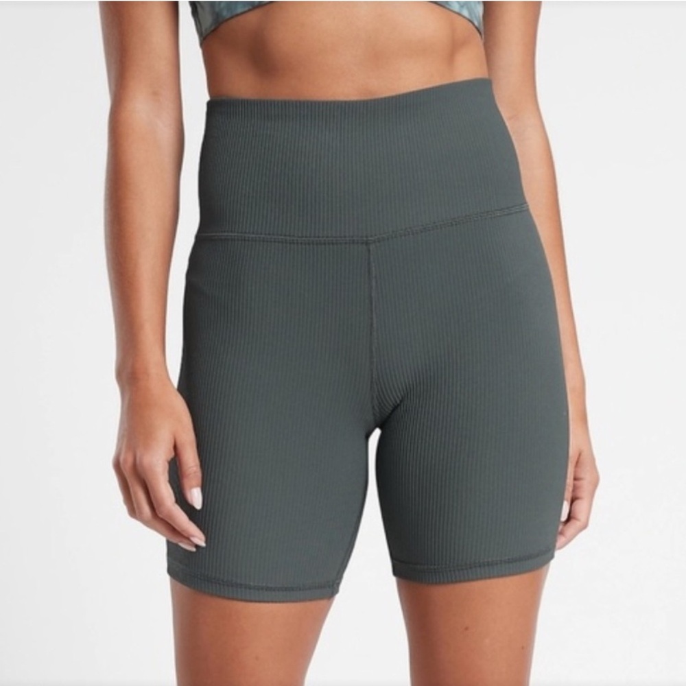 Athleta Women’s Elation Rib 7” Short Jade Green Size Small Small